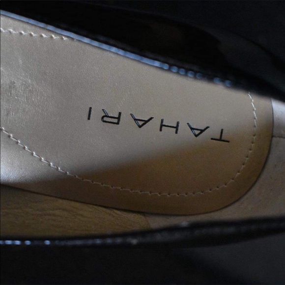 Tahari Black + Gold Pumps Heels Closed Toe Black Tie 8 Luxe - Picture 2 of 9
